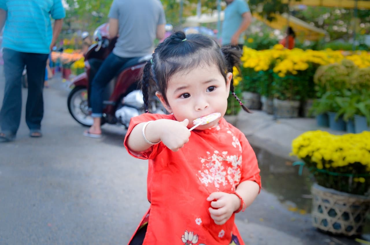 small girl eating lollipop